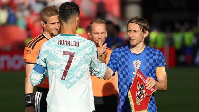 Cristiano Ronaldo leva a melhor sobre Modric 