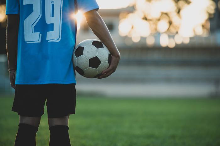 Dia do Futebol coincide com final da Copa do Mundo e reforça o impacto do esporte dentro e fora de campo