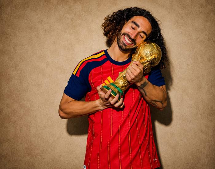 Conheça a história de vida do Cucurella