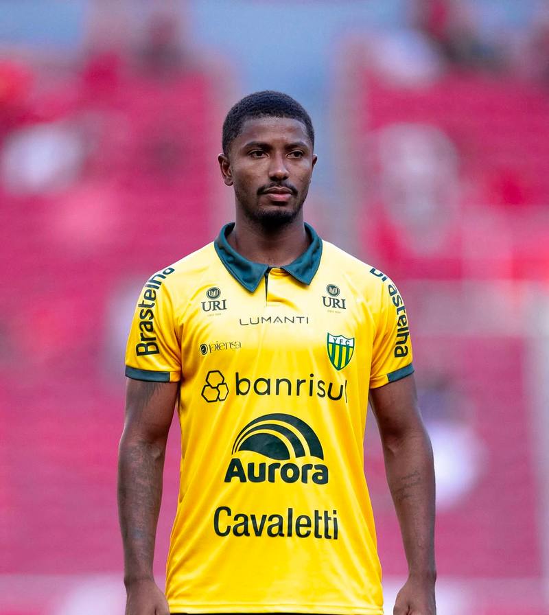 Meses antes de perder o filho, Gustavo Simões publicou sobre emoção de entrar em campo ao lado dele