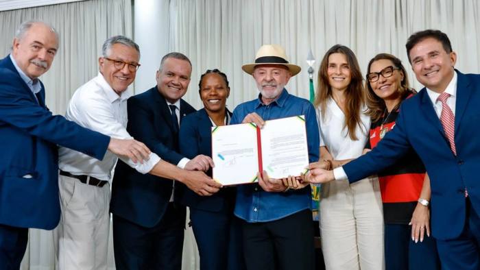 Lula sanciona lei que fortalece o futebol feminino