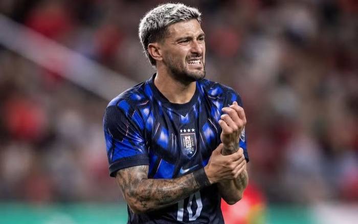 Arrascaeta se machuca pela seleção do Uruguai em data FIFA e preocupa Flamengo