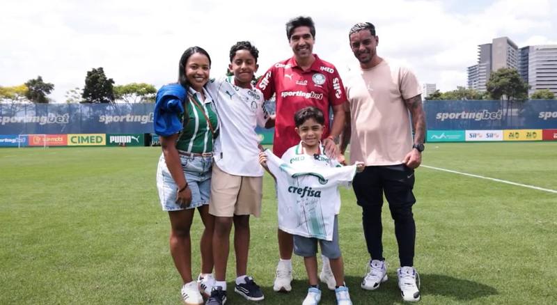 Palmeiras leva torcedor transplantado para conhecer elenco