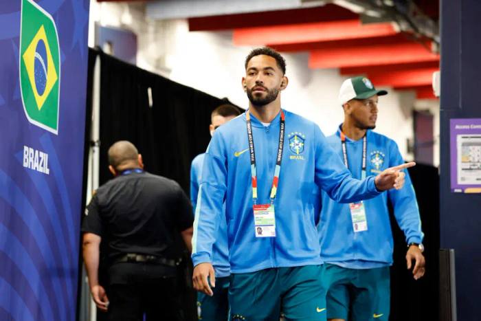 Matheus Cunha consola jogador japonês após eliminação e gesto repercute nas redes sociais